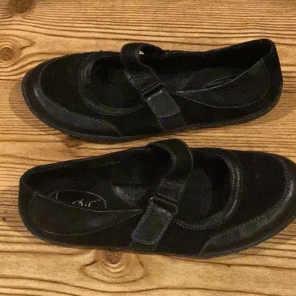 Sz.9 b.o.c Leather Blk Flats. CLOSET CLEANOUT - Picture 2 of 5